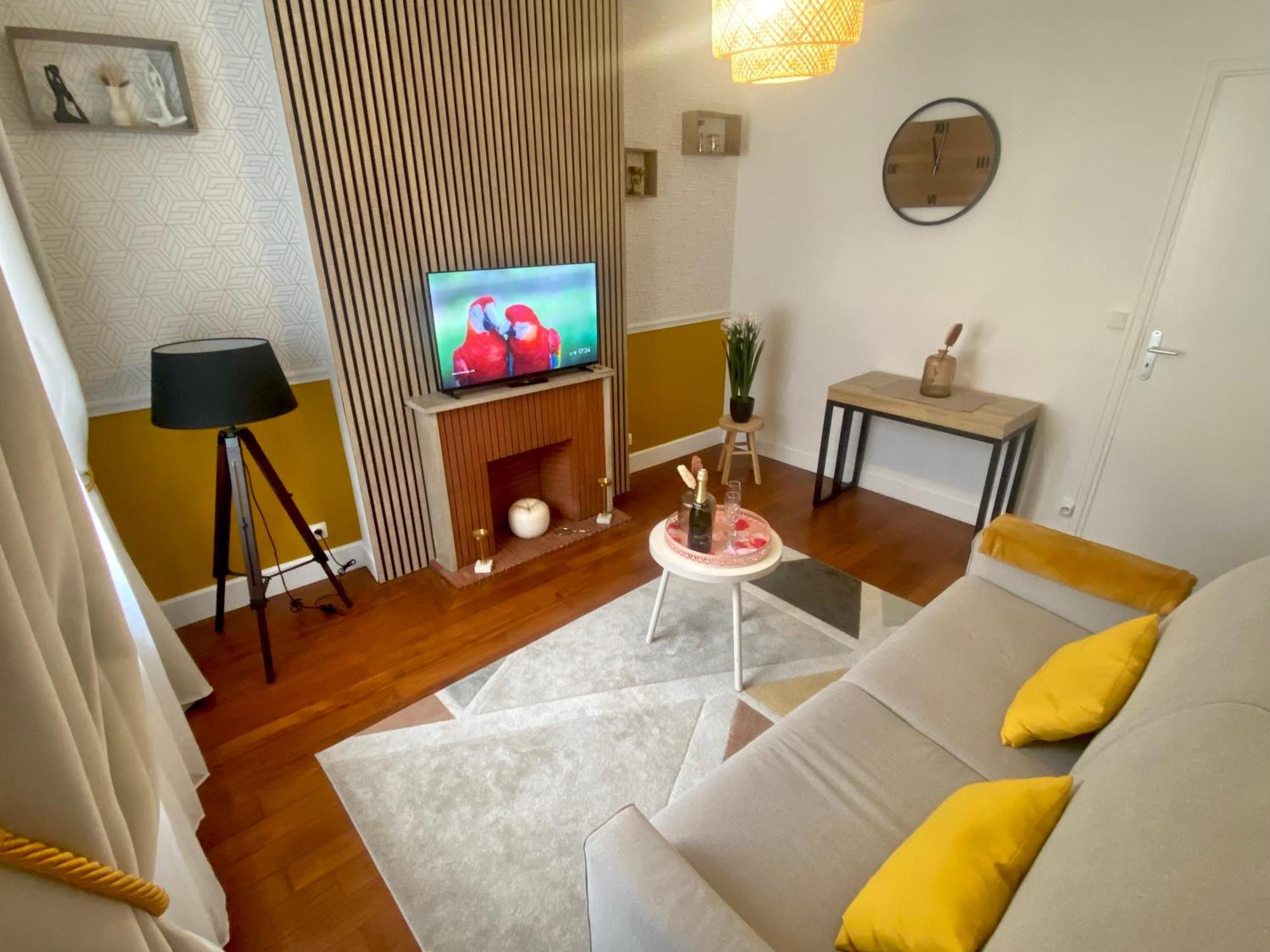 Le Cocon De La Tour -Vip-Compiegne-Hyper Centre Appartement Buitenkant foto